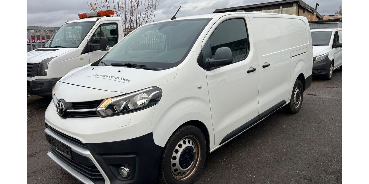 Toyota Proace (Verso) 257.000 km 8.900 &euro; Düsseldorf 40233
