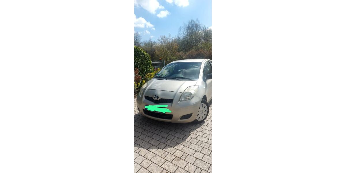 Toyota Yaris 213.300 km 1.899 &euro; Kamp-Lintfort 47475