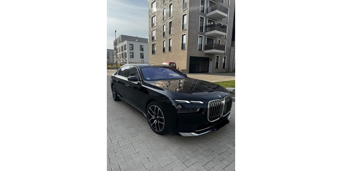 BMW 750 47.000 km 81.800 &euro; Düsseldorf 40549