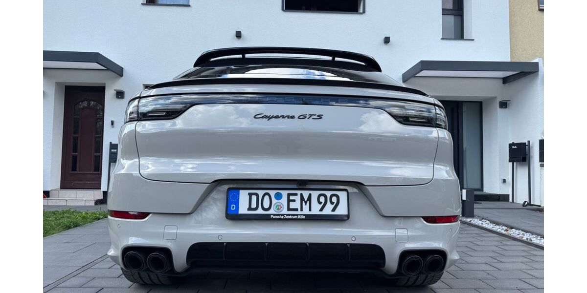 Porsche Cayenne 29.300 km 100.000 &euro; Düsseldorf 40215