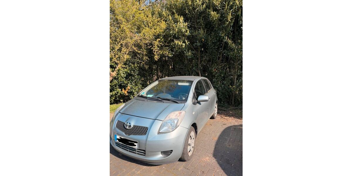 Toyota Yaris 83.000 km 3.499 &euro; Essen 45130