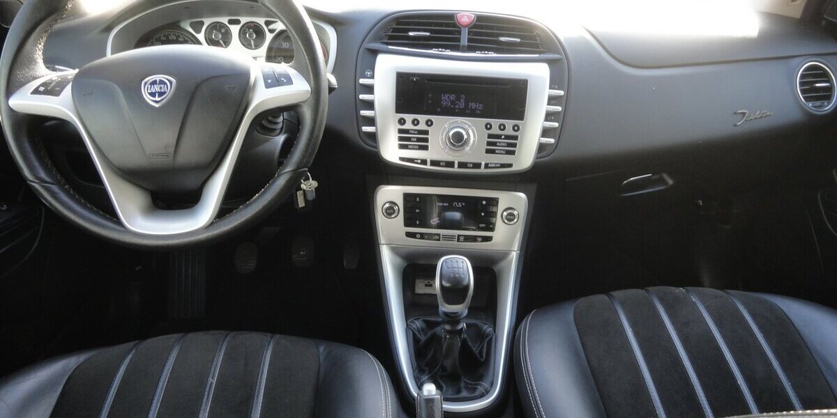 Lancia Delta Oro 1,9d 140 KW HU11/27 Klimatr+Navi+Leder 167.000 km 4.990 &euro; Neuss 41462