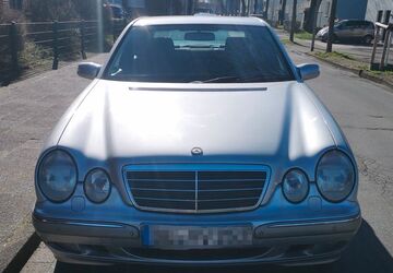 Mercedes-Benz E 200 272.000 km 3.960 &euro; Duisburg 47056