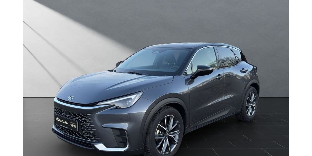 Lexus LBX 7.759 km 32.750 &euro; Wesel 46485