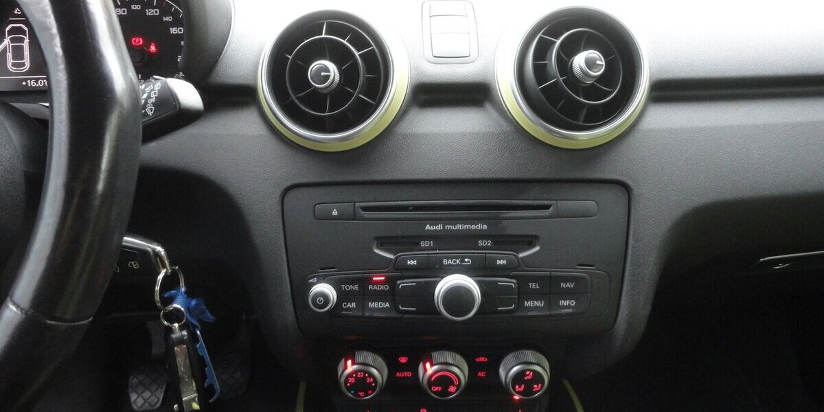 Audi A1 ambition 1,2 TFSI Klimaautom.SHZ PDC Alu17 105.000 km 7.390 &euro; Neuss 41462