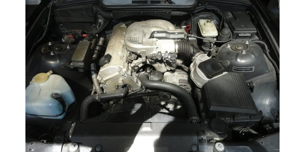 BMW 318i Exclusiv Edition Klimatr.Leder SHZ PDC 220.000 km 5.900 &euro; Neuss 41462