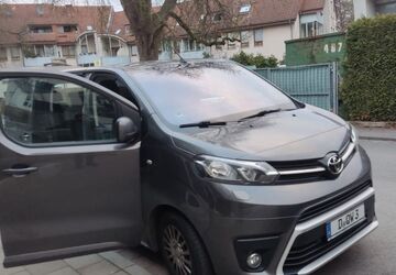 Toyota Proace (Verso) 250.000 km 17.500 &euro; Düsseldorf 40474