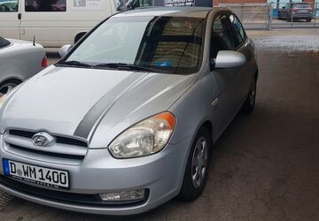 Hyundai Accent 110.000 km 2.799 &euro; Düsseldorf 40231