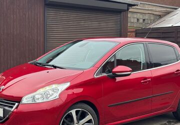 Peugeot 208 150.000 km 5.850 &euro; Duisburg 47179