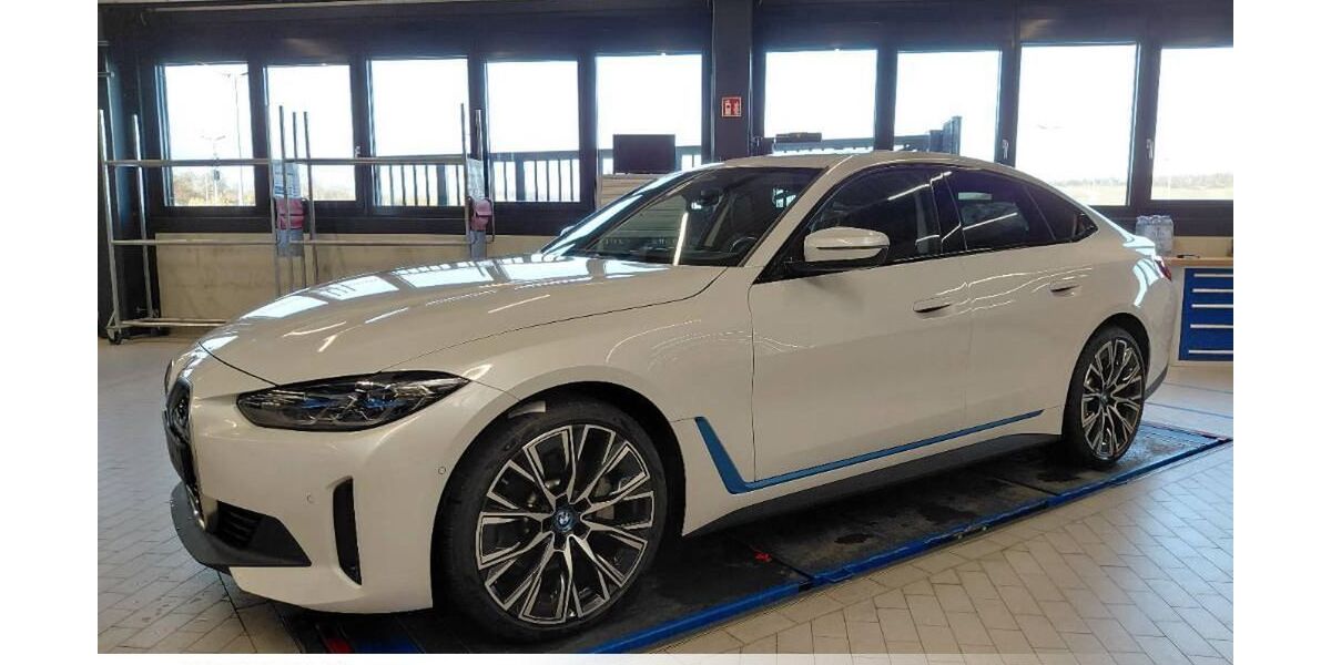 BMW i4 9.700 km 40.999 &euro; Meerbusch 40668