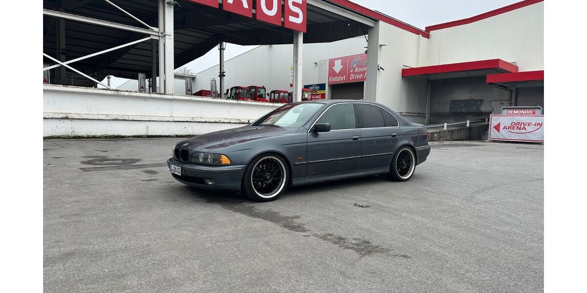 BMW 523 225.000 km 5.800 &euro; Düsseldorf 40625