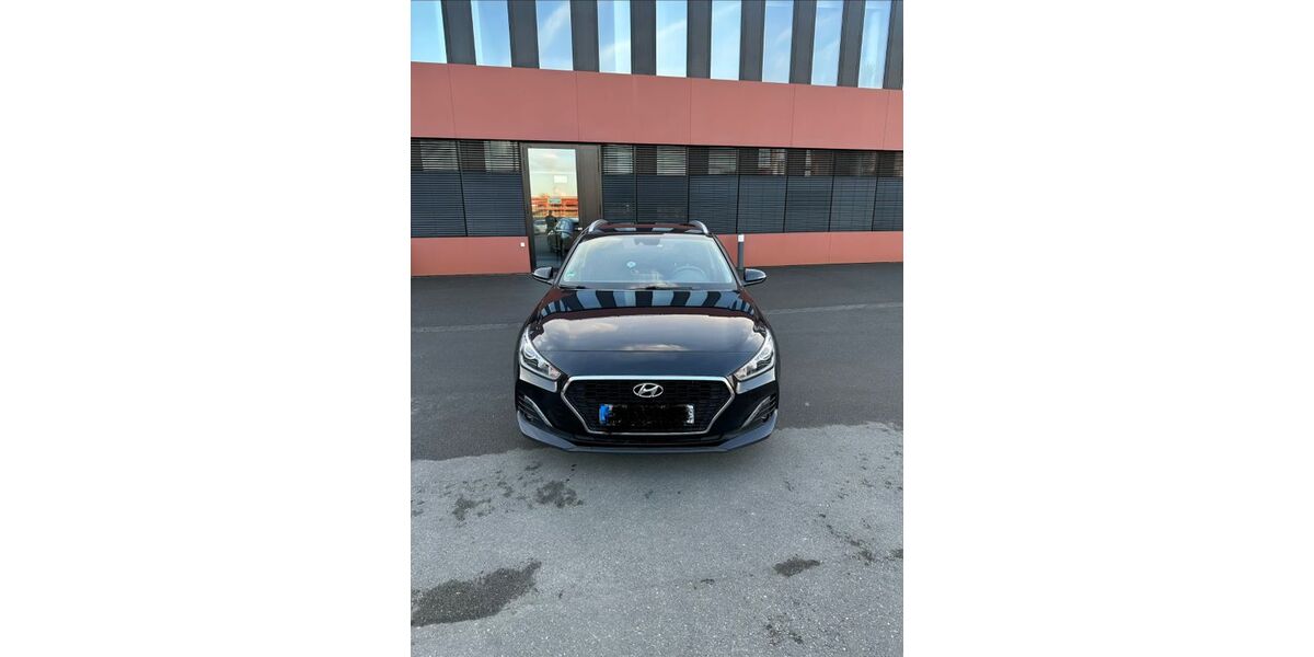 Hyundai i30 72.324 km 11.900 &euro; Essen 45141