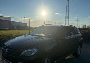 Mercedes-Benz ML 350 356.900 km 11.700 &euro; Duisburg 47179