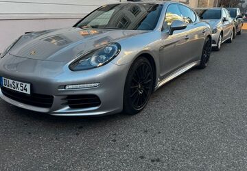 Porsche Panamera 125.000 km 32.300 &euro; Duisburg 47139