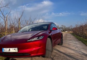 Tesla Model 3 7.400 km 39.900 &euro; Tönisvorst 47918